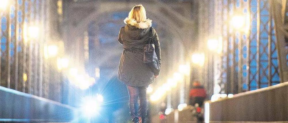 Erleuchtet. Bebauung und Lichtquelle entscheiden, wie weit Laternen strahlen.