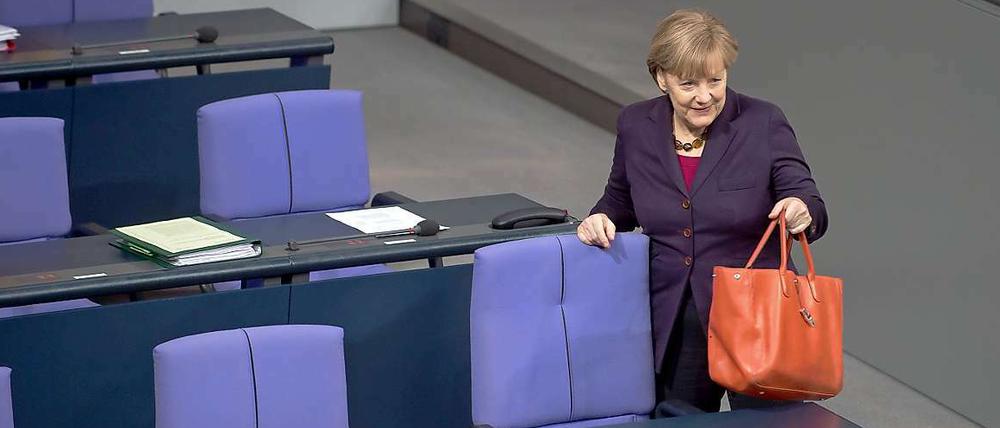 Politik verwalten - oder Politik gestalten? Bundeskanzlerin Angela Merkel (CDU) an der Regierungsbank im Bundestag.