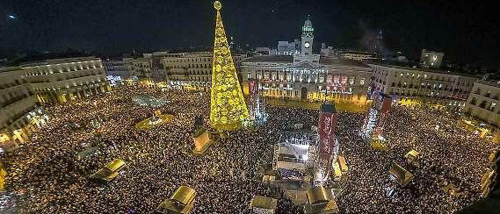 Spanien vermasselte Uber das Neujahrsgeschäft: In der Silvesternacht, in der Taxis traditionell schwer zu kriegen sind, hätten wohl viele das Fahrdienst-Angebot gern genutzt (im Bild: Feierlichkeiten in Madrid).