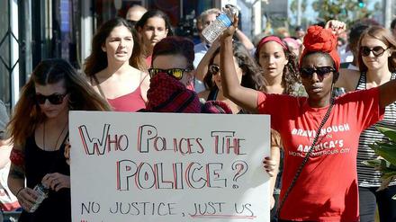 Nach der Tötung mehrerer unbewaffneter Schwarzer durch Polizisten gab es in vielen Städten in den USA große Proteste.