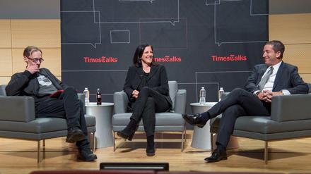 Wenige Stunden vor seinem Tod hatte der "New York Times"-Kolumnist David Carr (links) noch eine Diskussionsrunde mit Filmemacherin Laura Poitras und dem Journalisten Glenn Greenwald geleitet.