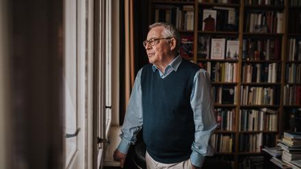 Karl Schlögel Schloegel ist ein deutscher Osteuropahistoriker und Publizist. Fotografiert in Berlin am 25. Februar 2022.