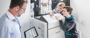 Wer bei der Sanierung die alte Ölheizung gegen eine Sole-Wasser-Wärmepumpe austauscht, kann bis zu 9600 Euro Förderung dazubekommen. Inzwischen wird in fast jedem zweiten neuen Haus eine Wärmepumpe installiert. 