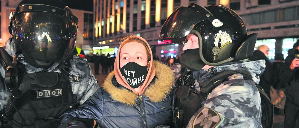 Nein zum Krieg. Auf den Slogan stehen in Russland inzwischen Geld- und Haftstrafen.