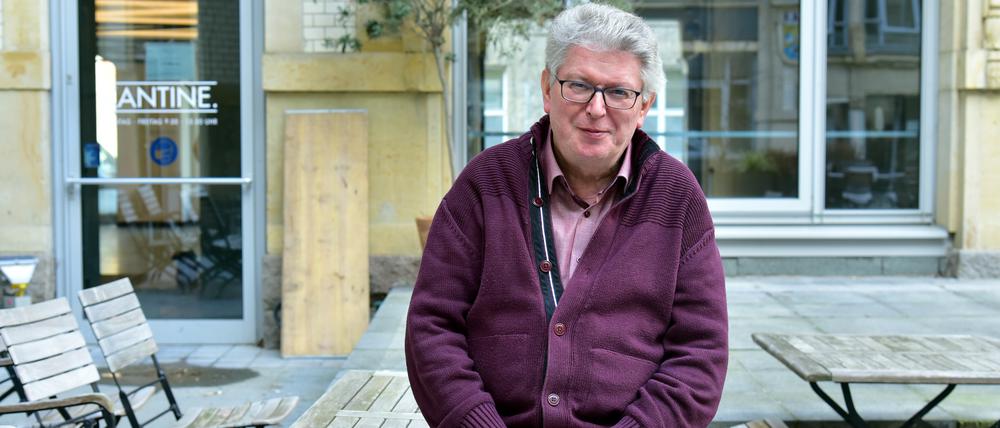 Roland Albrecht vor in seinem Restaurant „Kantine“, das momentan wegen Umbaus geschlossen ist.