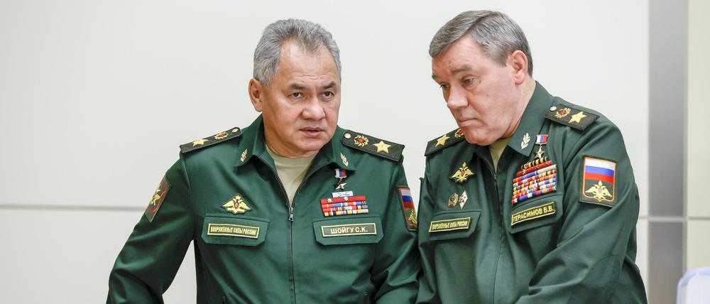 SOCHI, RUSSIA - NOVEMBER 2, 2021: Russia s Defense Minister Sergei Shoigu L and Russia s Deputy Defense Minister Valery Gerasimov, chief of the General Staff of the Russian Armed Forces, attend a meeting between Russia s President Vladimir Putin and top officials of the Russian Defense Ministry and Russia s military industry at Bocharov Ruchei residence. Mikhail Metzel/TASS PUBLICATIONxINxGERxAUTxONLY TS1168D7
