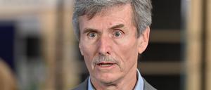 Ferdinand Dudenhöffer, Direktor bei CAR Center Automotive Research, prognostiziert einen drastischen Wertverfall für Plug-In-Hybride.