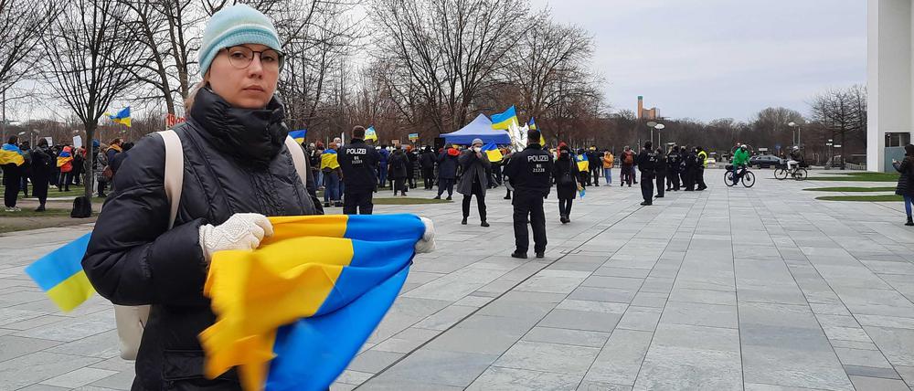 Anna Petrenko auf einer der ersten Berliner Demonstrationen gegen den russischen Angriff auf die Ukraine.