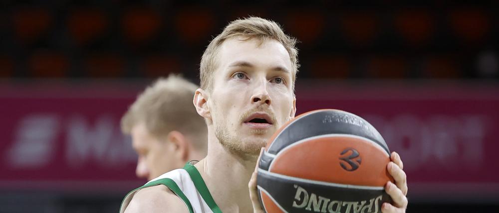 Ungewohnte Farben. Nach insgesamt neun Jahren bei Alba spielt Niels Giffey mittlerweile in Grün-Weiß. 