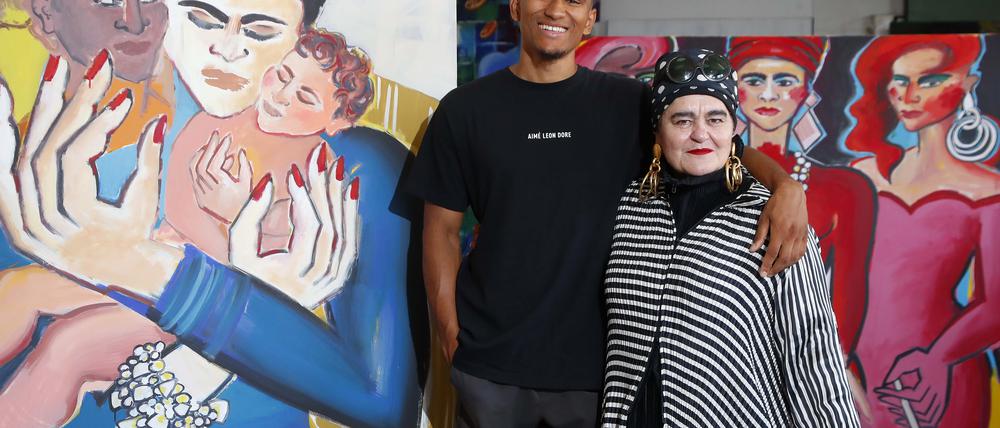 Elvira Bach, Malerin, und ihr Sohn Maodo Lo in Bachs Atelier in Kreuzberg.