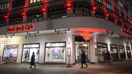 Das Hard-Rock-Café am Berliner Kurfürstendamm. Die Restaurantkette feiert 50. Jubiläum.