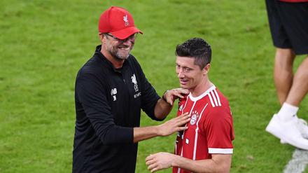 Kennen sich gut: Jürgen Klopp (l.) und Robert Lewandowski.