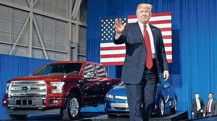 Freund der US-Industrie: Donald Trump auf einer Veranstaltung der amerikanischen Autokonzerne. 