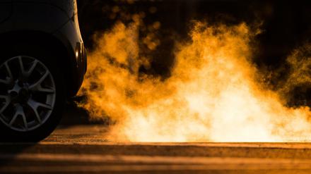 Neue Autos sollen bis 2030 einem EU-Kompromiss zufolge deutlich weniger Kohlendioxid (CO2) als bislang ausstoßen.
