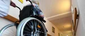Möglichst billig. Gesundheitsminister Spahn will den Kassen mehr Qualität für Hilfsmittel wie Rollstühle verordnen.