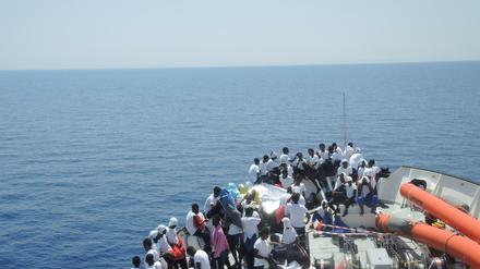 Gerettete Migranten im Mittelmeer.