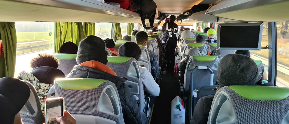 60 Ukraine-Flüchtlinge wurden am Donnerstag von ehrenamtlichen Helfern in Warschau abgeholt und nach Berlin gebracht.