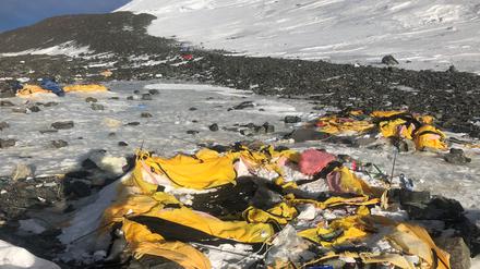 Der Mount Everest lockt Bergsteiger aus aller Welt - und die rücken mit jeder Menge Ausrüstung an. Das Resultat: Der 8848 Meter hohe Himalaya-Koloss gilt mittlerweile als „höchstgelegene Müllhalde der Welt“. 