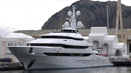 Eine Superyacht (Symbolbild).