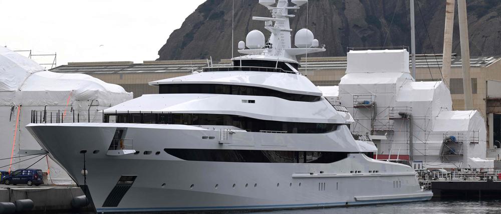 Eine Superyacht (Symbolbild).