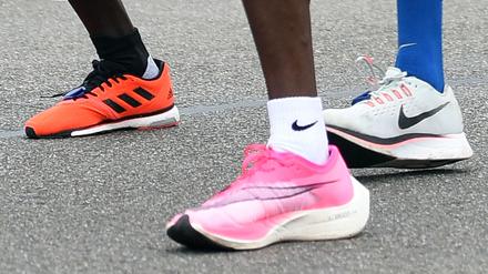Bunt und vor allem vielfältig ist das Angebot an Laufschuhen. Kunden verlieren wegen der großen Palette an Schuhen schon einmal den Überblick. 