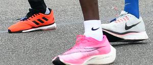 Bunt und vor allem vielfältig ist das Angebot an Laufschuhen. Kunden verlieren wegen der großen Palette an Schuhen schon einmal den Überblick.