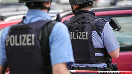 Bewaffnete Polizisten in Leipzig, Sachsen (Symbolfoto).