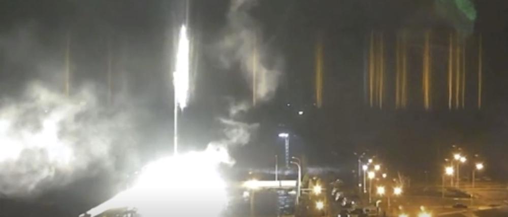 Bei Russlands Krieg gegen die Ukraine ist die Anlage von Europas größtem Atomkraftwerk bei Saporischschja unter Beschuss geraten. 