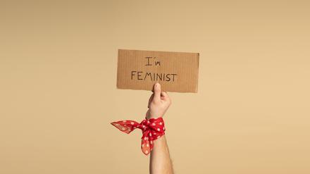 Mann bekennt sich zu Feminismus