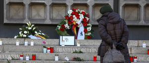 Der Riss im Boden der Stufen am Breitscheidplatz erinnert an die Verstorbenen.