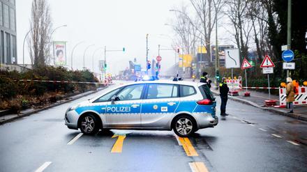 Komplette Sperrung am Montagmorgen. Tragfähigkeitssensoren haben an der Elsenbrücke ausgelöst.