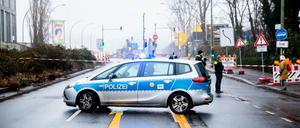 Komplette Sperrung am Montagmorgen. Tragfähigkeitssensoren haben an der Elsenbrücke ausgelöst.