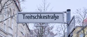 Ein am Montag vorgestelltes Dossier soll eine breite gesellschaftliche Debatte über Straßennamen mit judenfeindlichen Bezügen und deren mögliche Umbenennung anstoßen. 