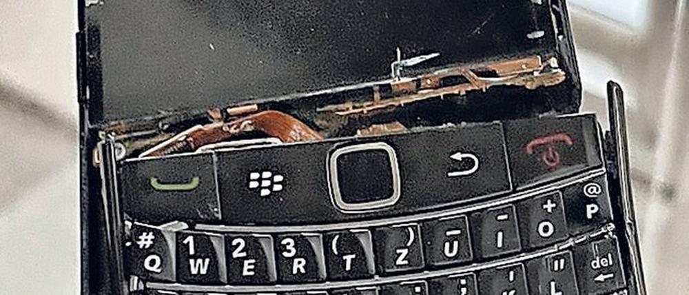 Totalschaden. Dem Smartphone von Kai Diekmann geht es nicht so gut, der Original-O-Ton von Ex-Bundespräsident Christian Wulff "ist safe", twitterte der Ex-"Bild"-Chef.