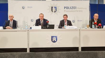 Die Pressekonferenz der Generalstaatsanwaltschaft und Polizei anlässlich eines Haftbefehls wegen Verdachts des Verstoßes gegen das Waffen- und das Kriegswaffenkontrollgesetz. 