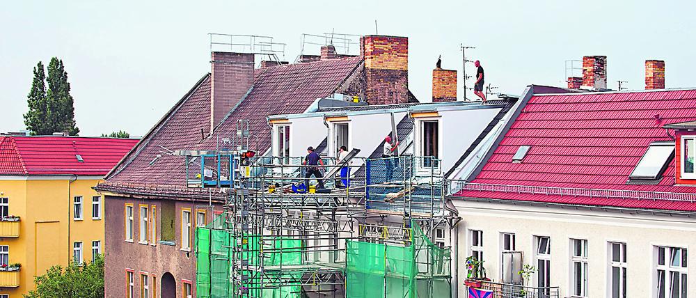 Dachausbau im Altbau. Für Mieter kann das belastend sein.