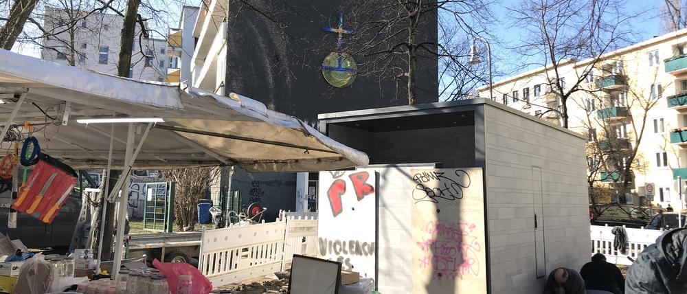 Zwischen Markt und Kirche. Das Toilettenhäuschen an der Crellestraße
