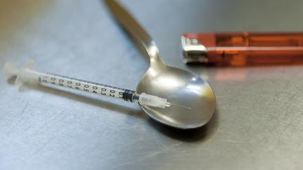 So steril und sauber wie auf diesem Symbolbild geht es beim Drogenkonsum leider eher selten zu.