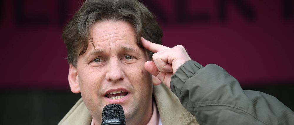 Christian Stockmann während einer Kundgebung auf dem Domplatz in Magdeburg am 29.05.2021.