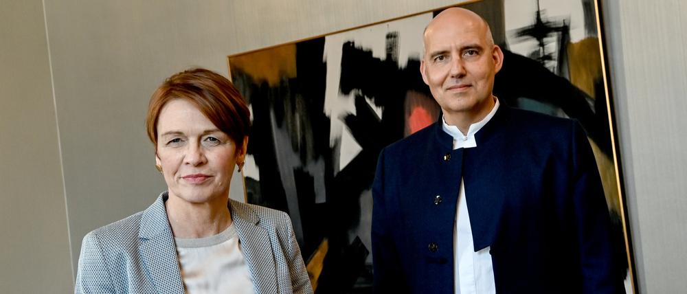 Dem Tod ins Auge geschaut. Elke Büdenbender, Juristin und Frau des Bundespräsidenten, und Eckhard Nagel, Transplantationsmediziner, Philosoph und Theologe, haben ein Buch über das Leben und das Sterben geschrieben.