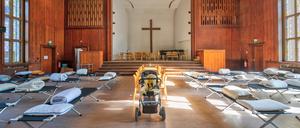 Der Kirchsaal der Markus-Kirchengemeinde Steglitz. Dort werden inzwischen Flüchtlinge betreut, wir Vertreter der Gemeinde betonen.
