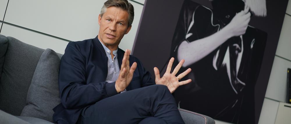 Steuermann. Frank Briegmann ist Vorstandschef von Universal Deutschland. Das Gespräch fand in seinem Büro in Berlin statt – im Hintergrund Lady Gaga.