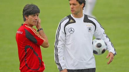 Vier-Augen-Gespräch von Ballack und Bundestrainer Löw