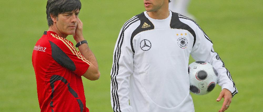 Vier-Augen-Gespräch von Ballack und Bundestrainer Löw