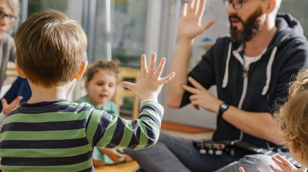 Ab Montag kehren die Kitas in Berlin zum Regelbetrieb zurück. Die Testungen der Kinder an drei Tagen pro Woche werden aber zunächst fortgesetzt.