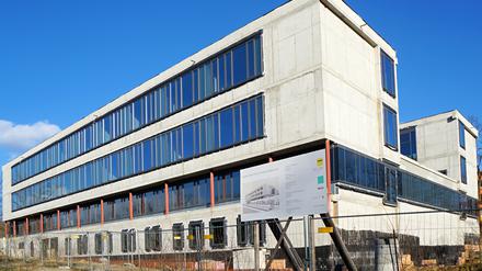 Schulrohbau in Westend.