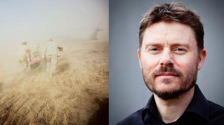 Sanitäter und Soldaten der US-Armee tragen einen Zivilisten zu einem Helikopter, nachdem er von einer Sprengfalle schwerverletzt wurde. Provinz Kandahar, Afghanistan.
