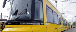 BVG zeigt neue Bombardier-Strassenbahn "Flexity"