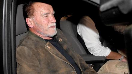 Der Schauspieler Arnold Schwarzenegger wurde in München vom Zoll festgesetzt – er soll eine Luxusuhr nicht angemeldet haben.