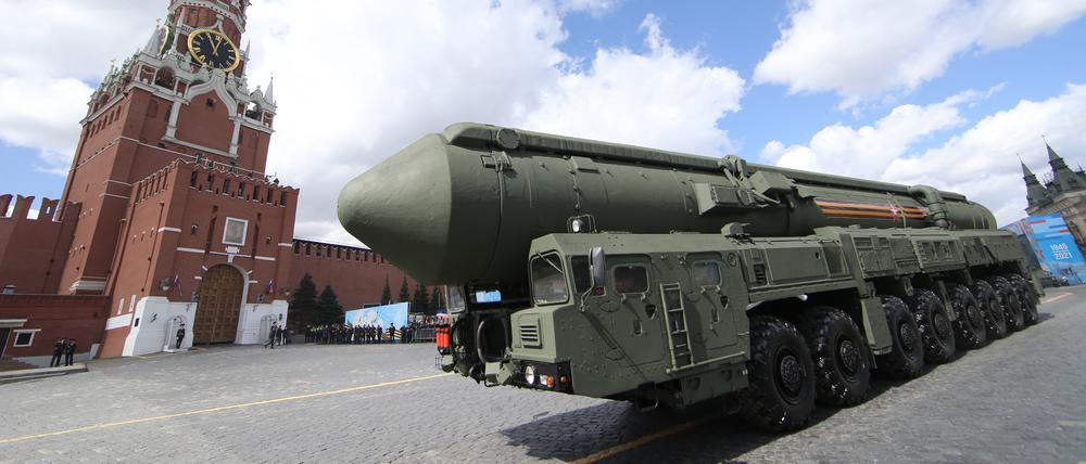 Nukleare Drohgebärde. Interkontinentalraketen bei einer Militärparade am Kreml.